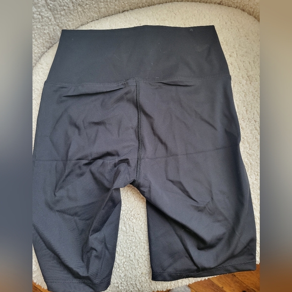 Alo Yoga Black High Rise Biker Shorts - Picture 5 of 9